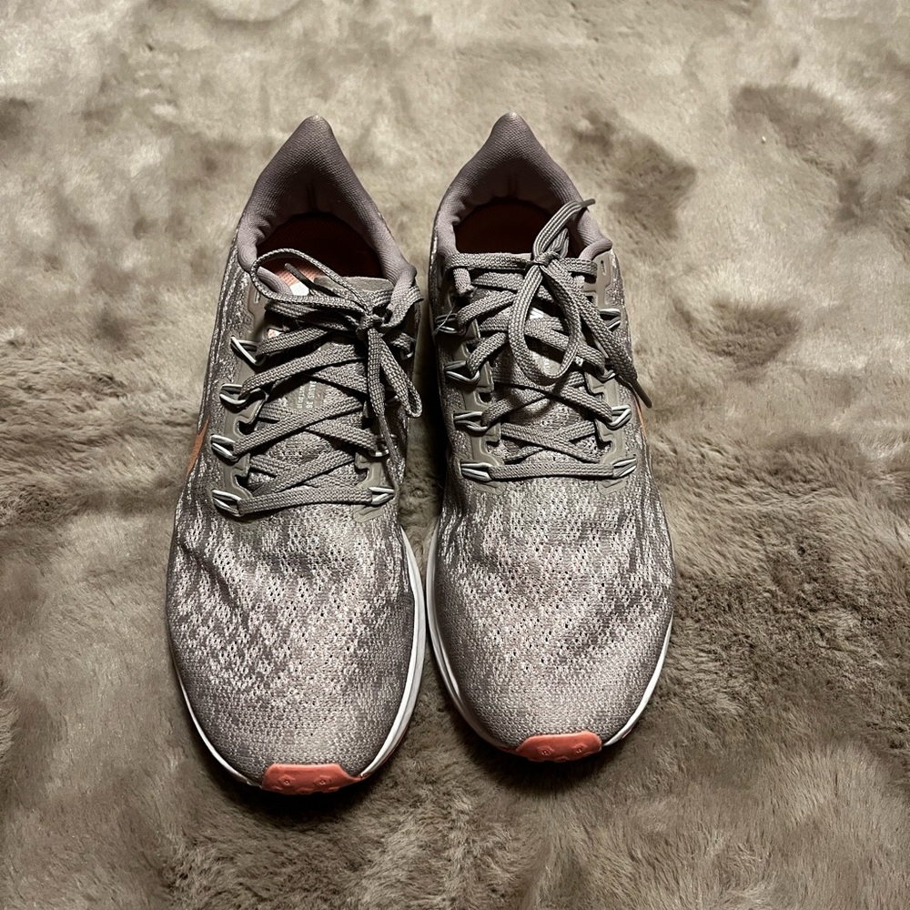 Womens Nike Zoom Sneakers